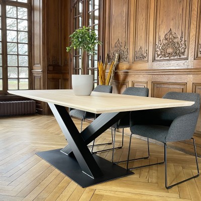 Pied central imposant en acier thermolaqué noir table repas Charles - Brût
