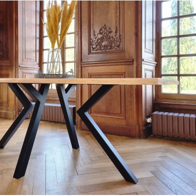 Table contemporaine en bois massif
