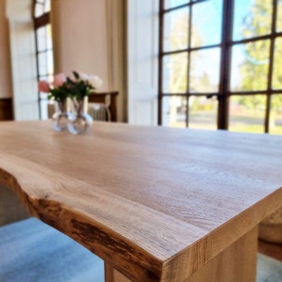 Table rustique en chêne massif