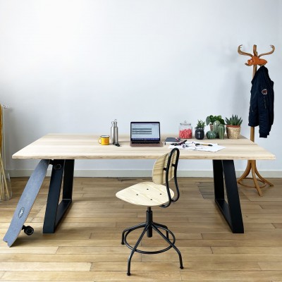 Table minimaliste en bois massif