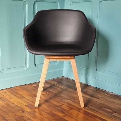 Chaise en cuir et chêne massif