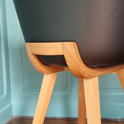 Chaise en cuir et chêne massif