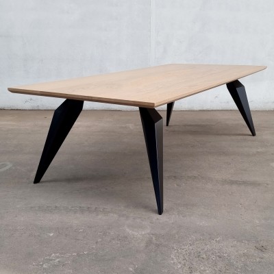 SHAPE - Dining table made of solid oak