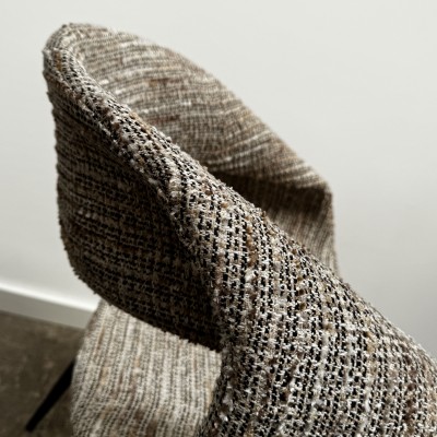 Détail assise bouclette multicolore chaise design Détail assise bouclette multicolore chaise design