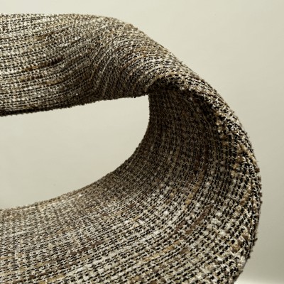 Chaise contemporaine haut de gamme assise bouclette texturée Chaise contemporaine haut de gamme assise bouclette texturée