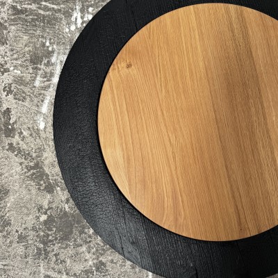 Table basse artisanale en chêne massif avec finitions haut de gamme Table basse artisanale en chêne massif avec finitions haut de gamme