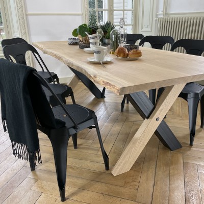 Table contemporaine en chêne massif
