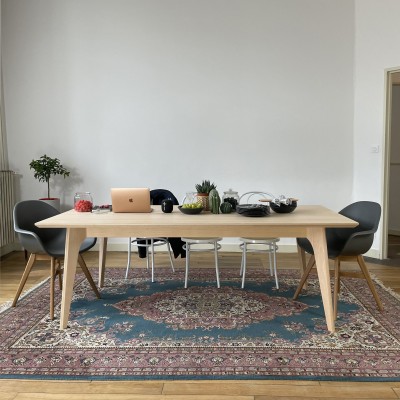 Table scandinave en bois massif