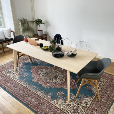 Table scandinave en bois massif